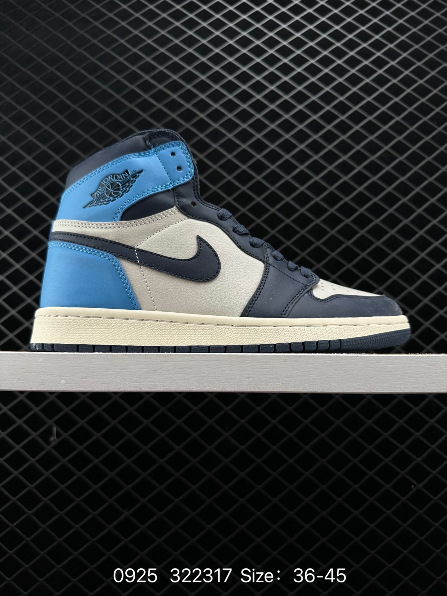 （NIKE）AIR JORDAN 1 MID